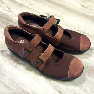 Gravity Defyer Mary Jane Shoes | Brown Two-Tone Leather Comfort Slip-On | 10 NWT